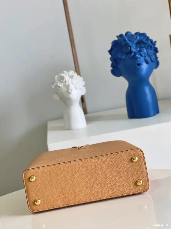 WIS BB CAPUCINES VUITTON LOUIS 0510